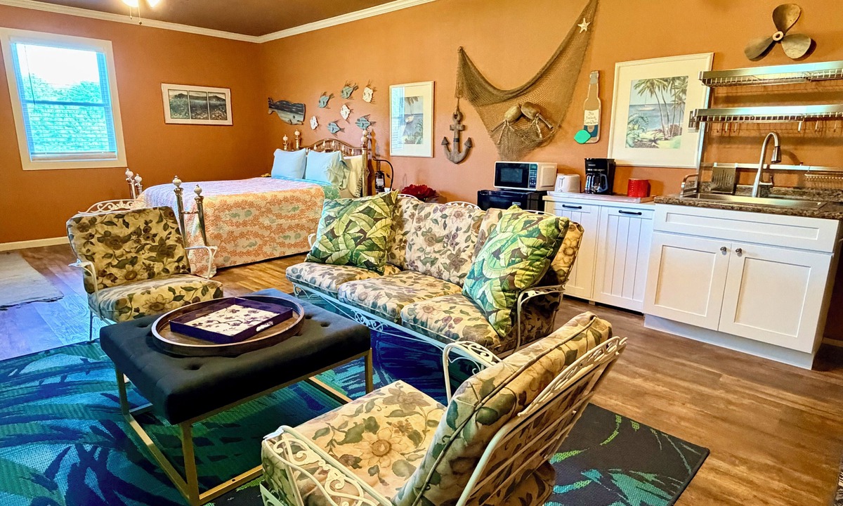 Berlin Center Apartment | Captain’s Quarters- charming studio apartment in the countryside