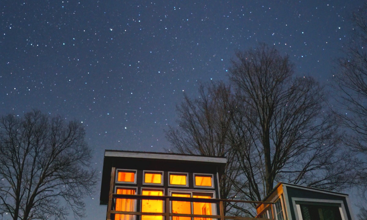 Town of Broome House | Glamp Cabin/Hot Tub/Outdoor Bath Tub/Starlink WiFi + Access to Real Shower