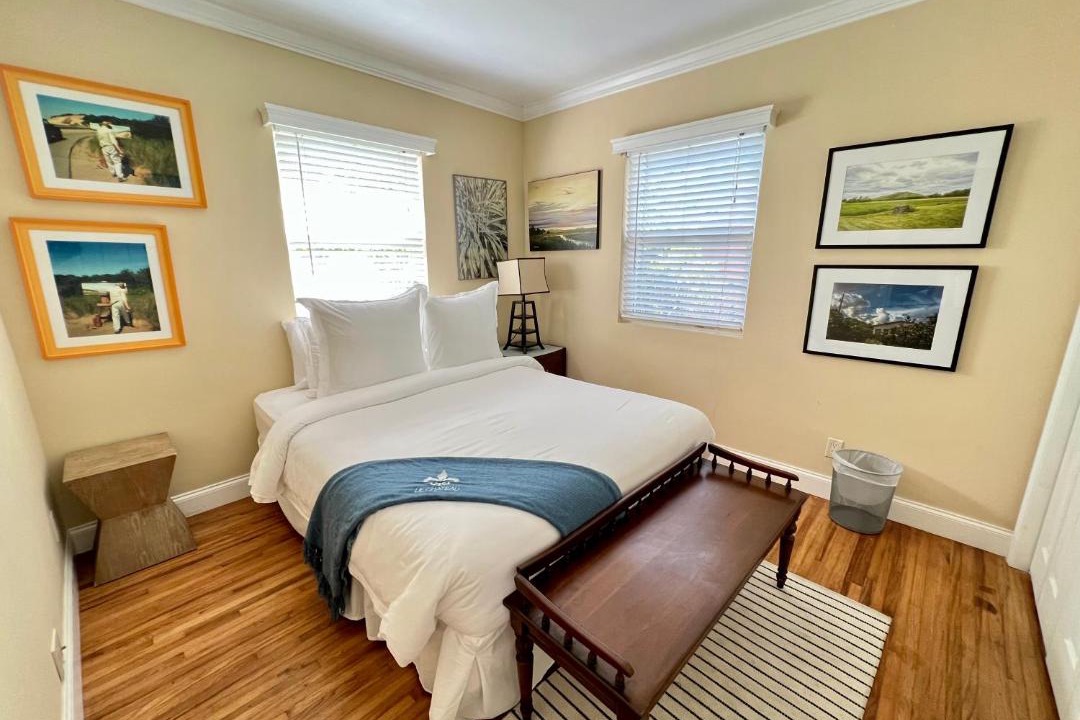 Middle River Terrace House | La Maison-Adorable Cottage Mins from Wilton Manors