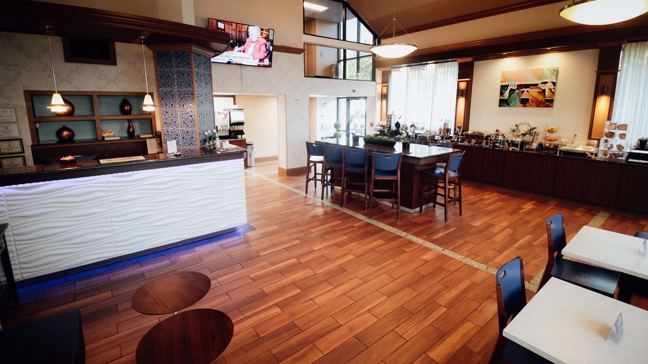 Photo of Livingroom in Coliseum Central
