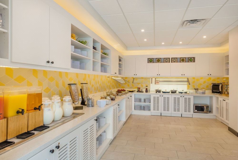 Photo of Kitchen in Coliseum Central