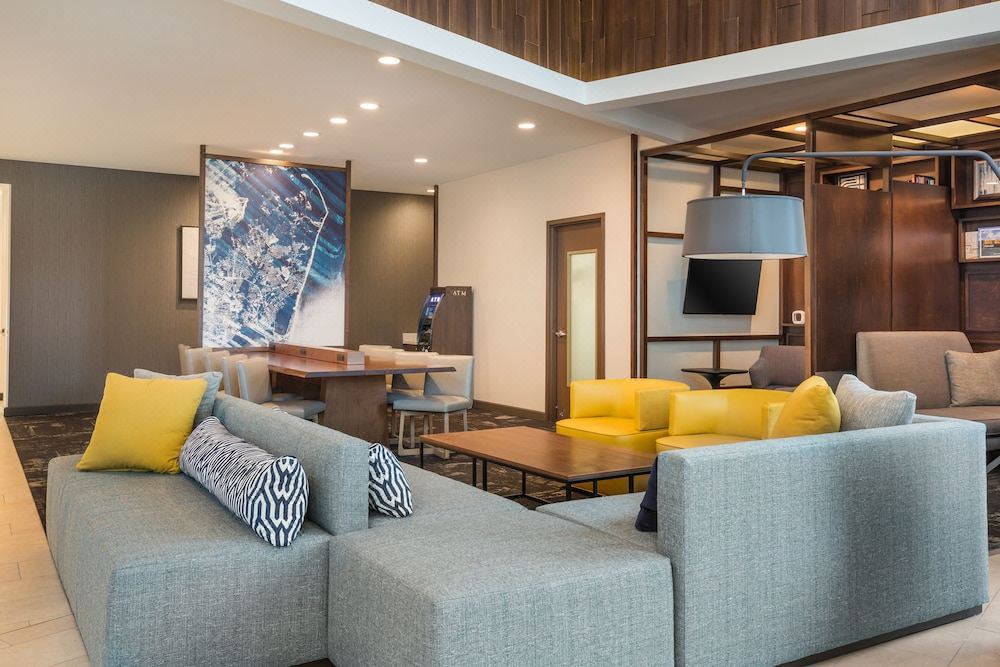 Photo of Livingroom in Coliseum Central