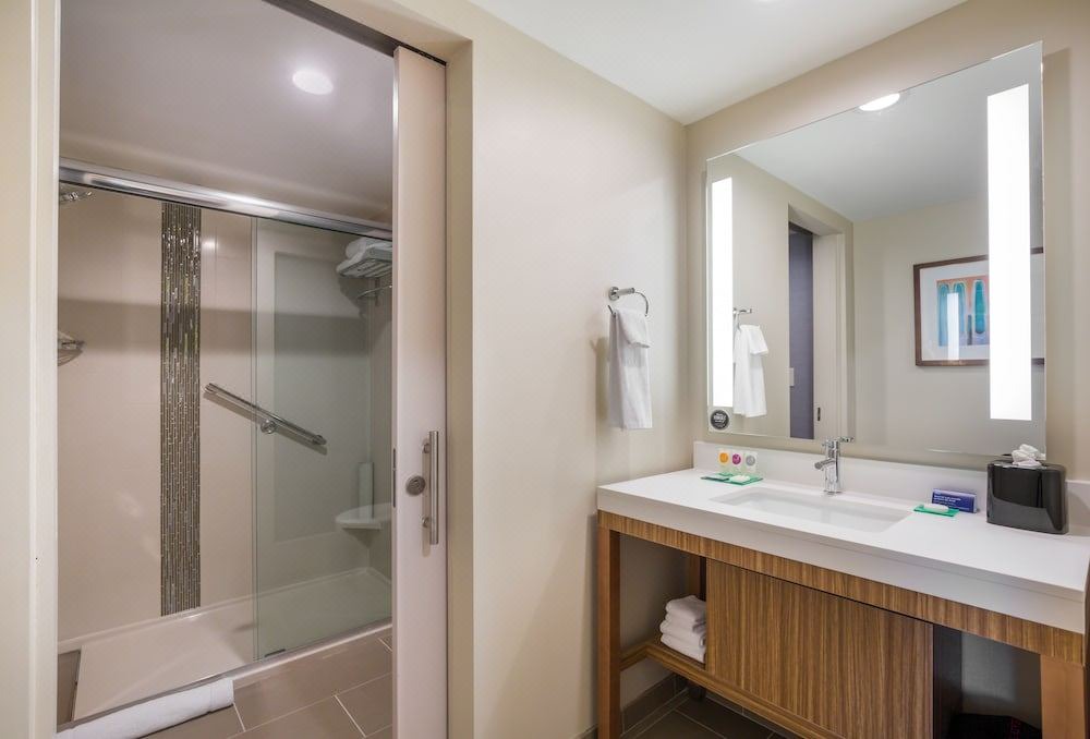 Photo of Bathroom in Coliseum Central