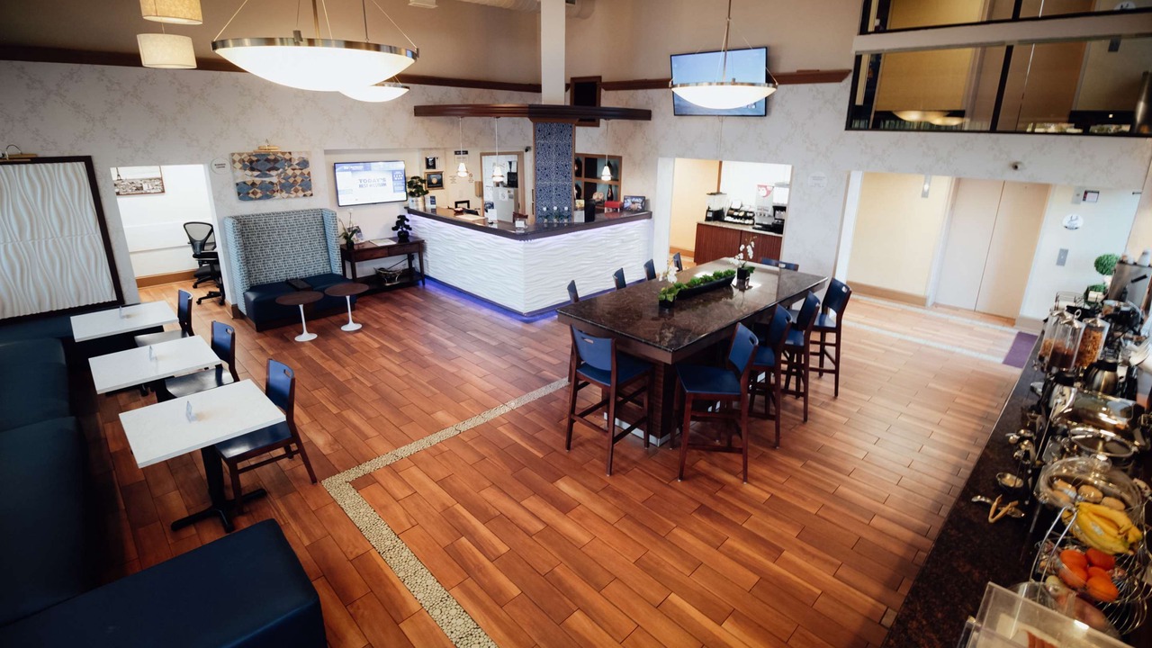 Photo of Livingroom in Coliseum Central
