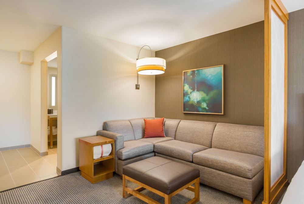 Photo of Livingroom in Coliseum Central