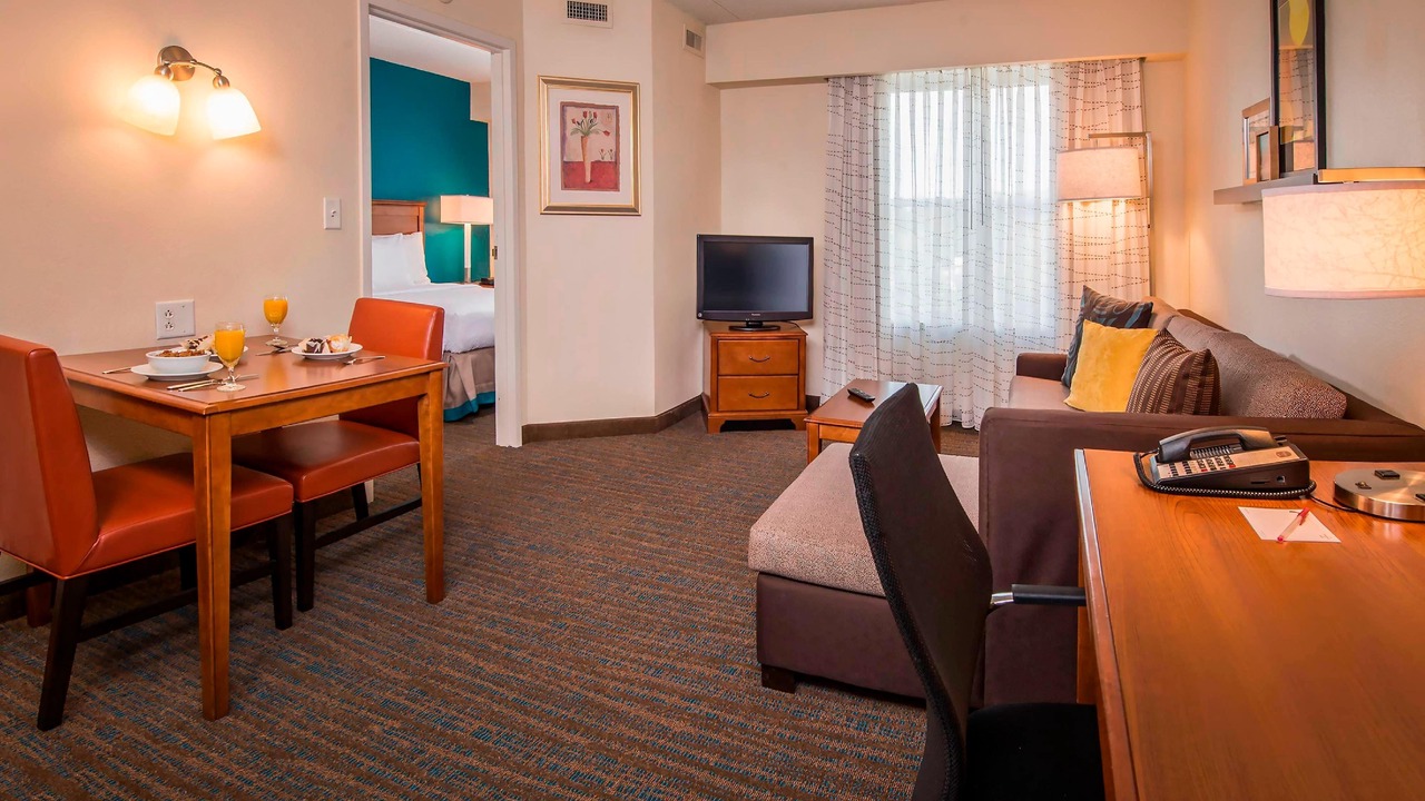 Photo of Livingroom in Norfolk - Virginia Beach