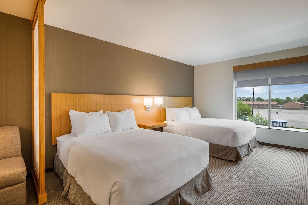 Photo of Bedroom in Coliseum Central