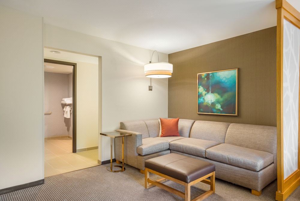 Photo of Livingroom in Coliseum Central