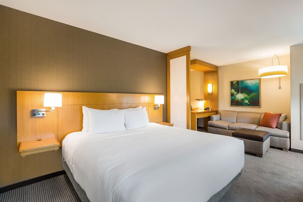 Photo of Bedroom in Coliseum Central