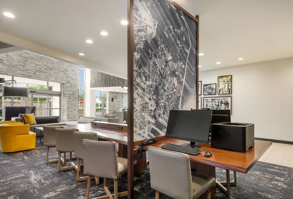 Photo of Livingroom in Coliseum Central