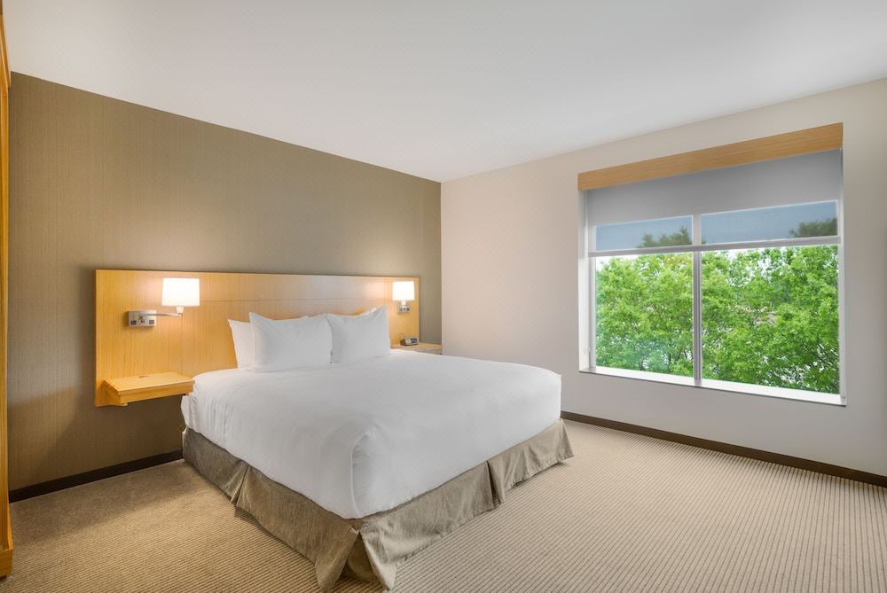 Photo of Bedroom in Coliseum Central