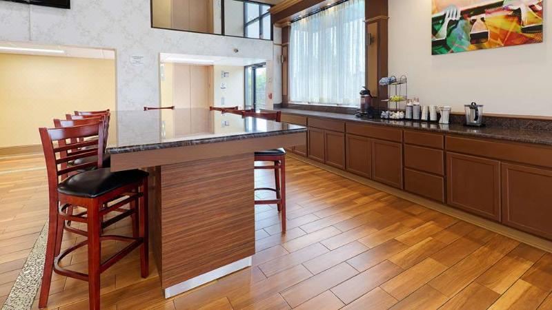 Photo of Kitchen in Coliseum Central