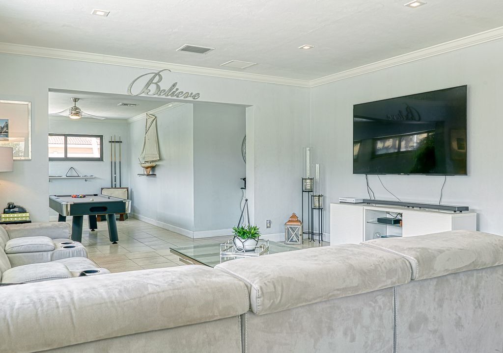 Photo of Livingroom in Harbor Village