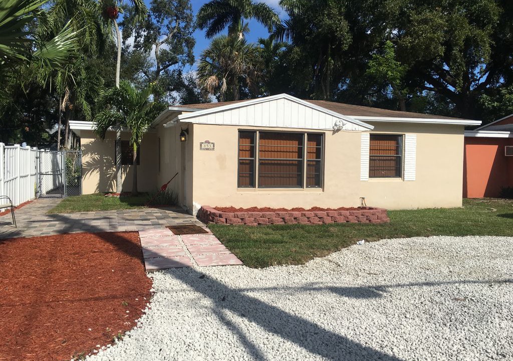 Photo of Buildings in Tarpon River