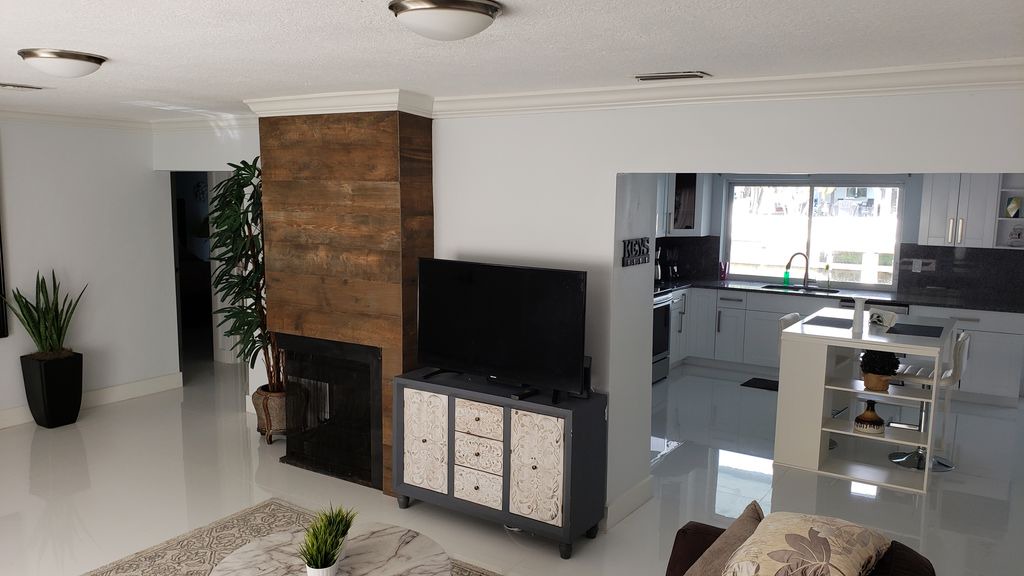 Photo of Livingroom in Coral Ridge Isles