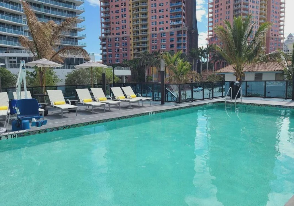 Photo of Others in Lauderdale Beach