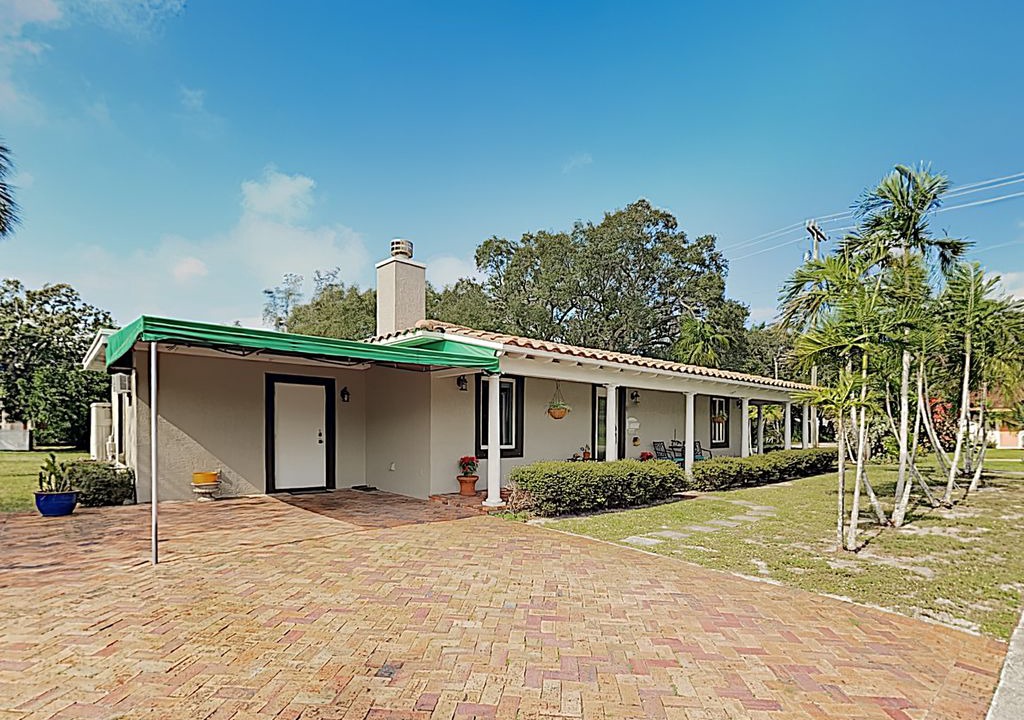 Photo of Buildings in Tarpon River