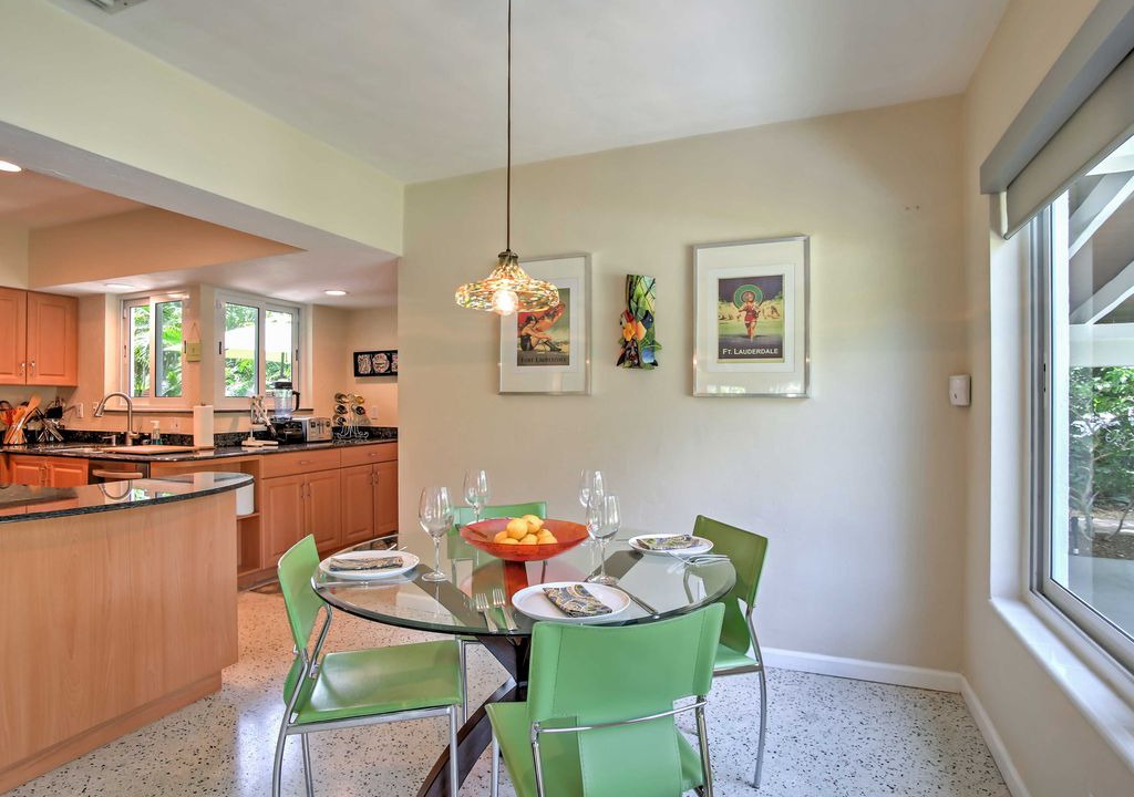 Photo of Livingroom in South Middle River