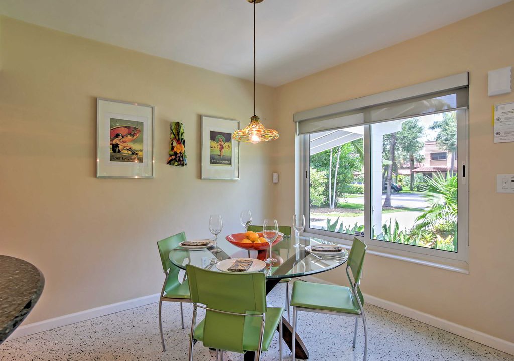 Photo of Livingroom in South Middle River