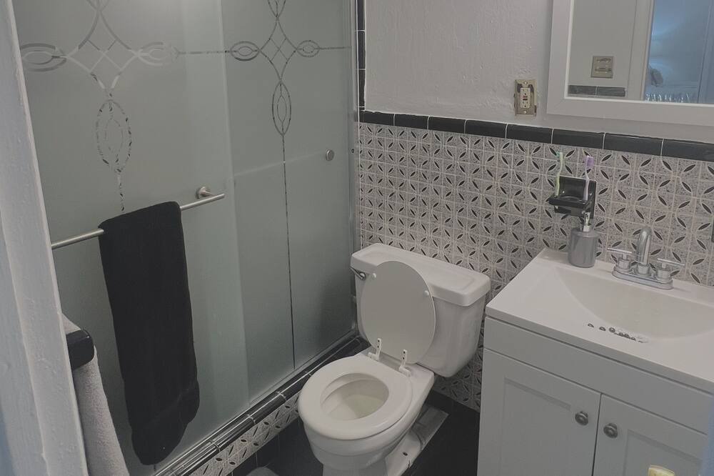 Photo of Bathroom in Lauderhill