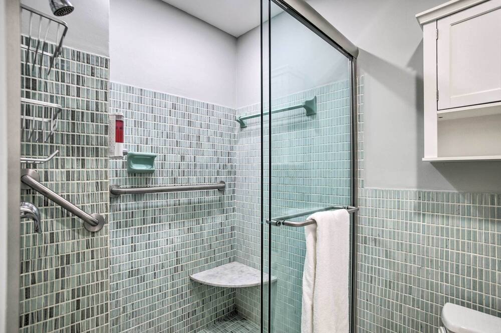 Photo of Bathroom in Coral Ridge Isles
