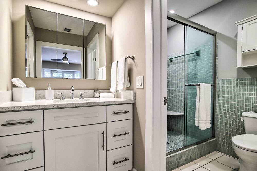 Photo of Bathroom in Coral Ridge Isles