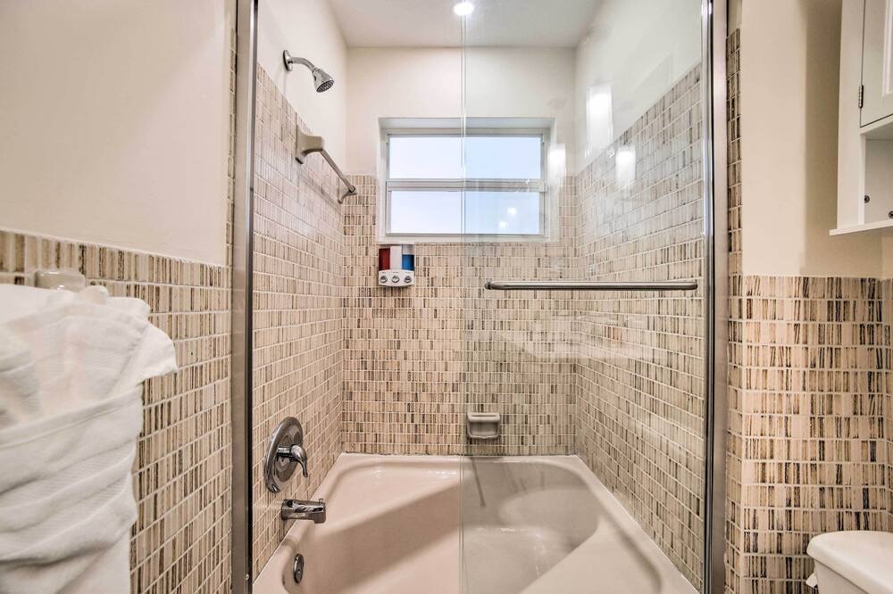 Photo of Bathroom in Coral Ridge Isles