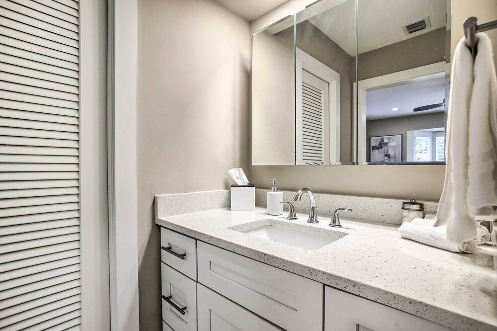 Photo of Bathroom in Coral Ridge Isles