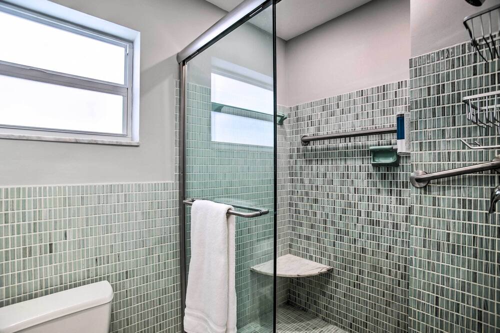 Photo of Bathroom in Coral Ridge Isles