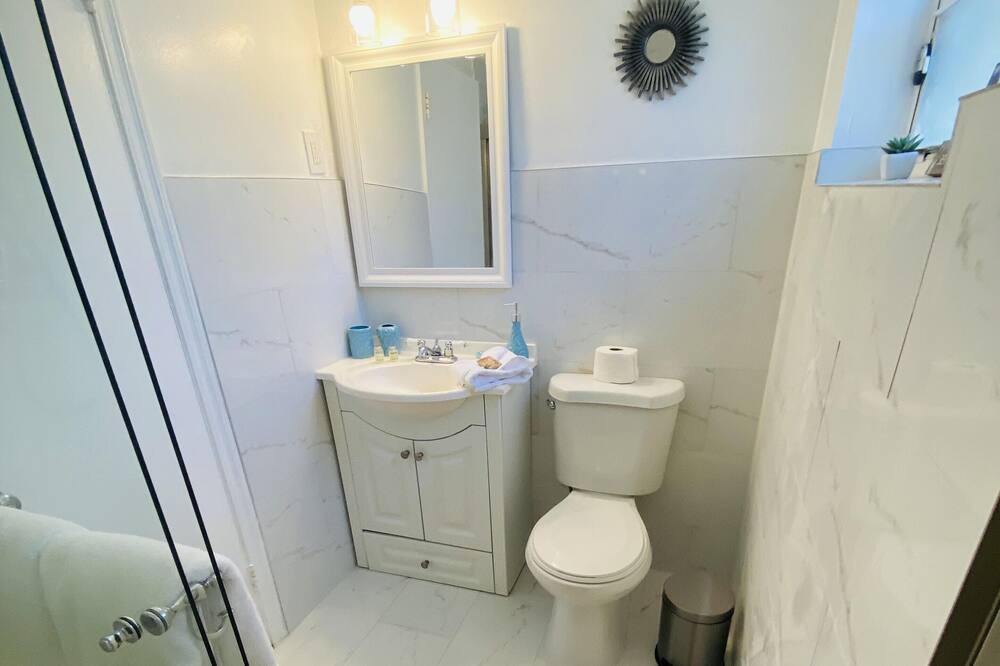 Photo of Bathroom in Highland Garden