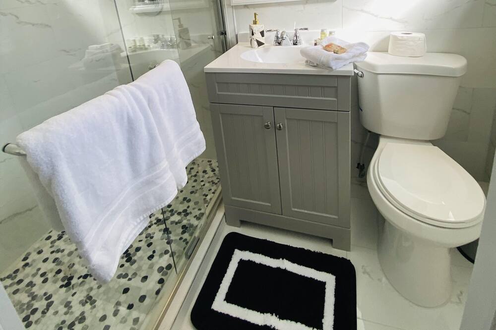 Photo of Bathroom in Highland Garden