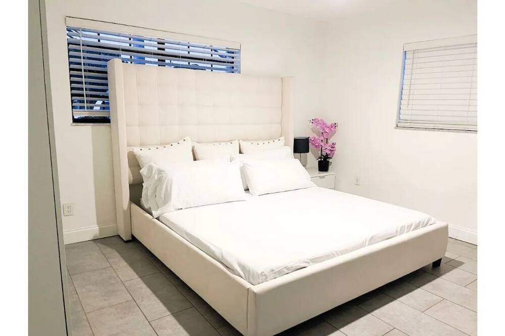 Photo of Bedroom in West Hollywood