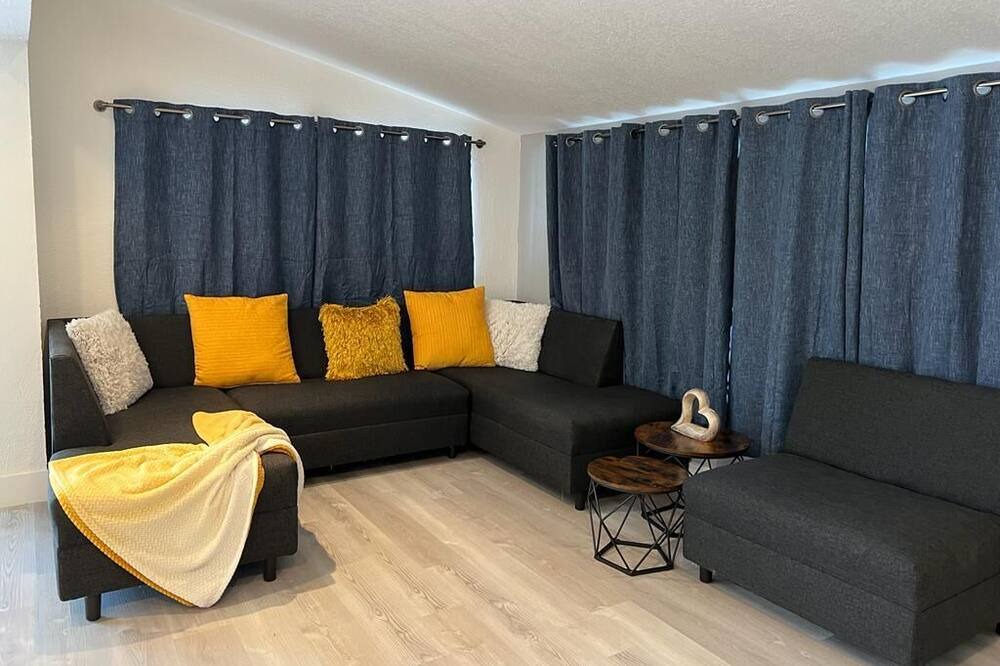 Photo of Livingroom in North Central Hollywood
