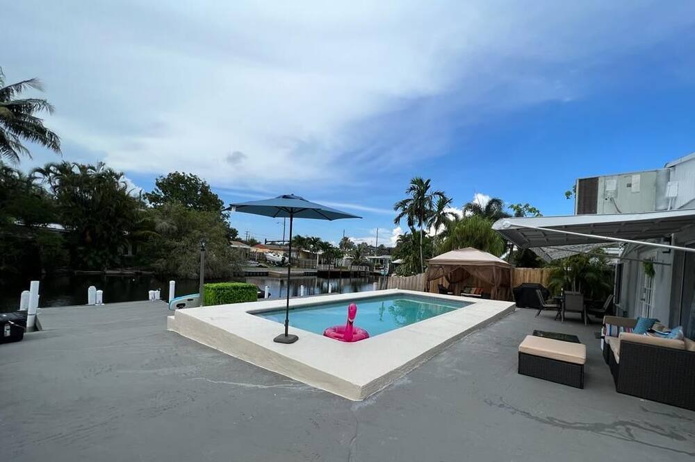 Photo of Outdoor in North Central Hollywood