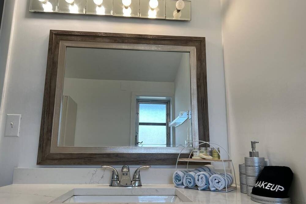 Photo of Bathroom in North Central Hollywood