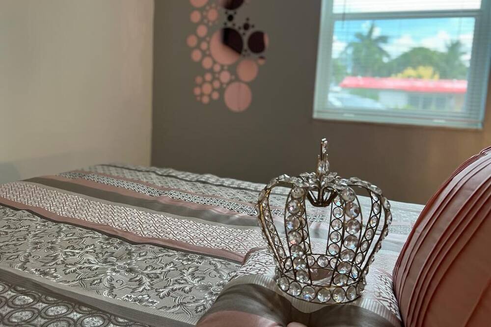 Photo of Bedroom in North Central Hollywood