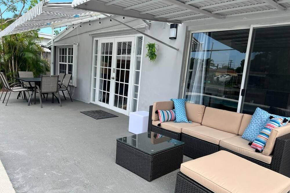 Photo of Patio Balcony in North Central Hollywood