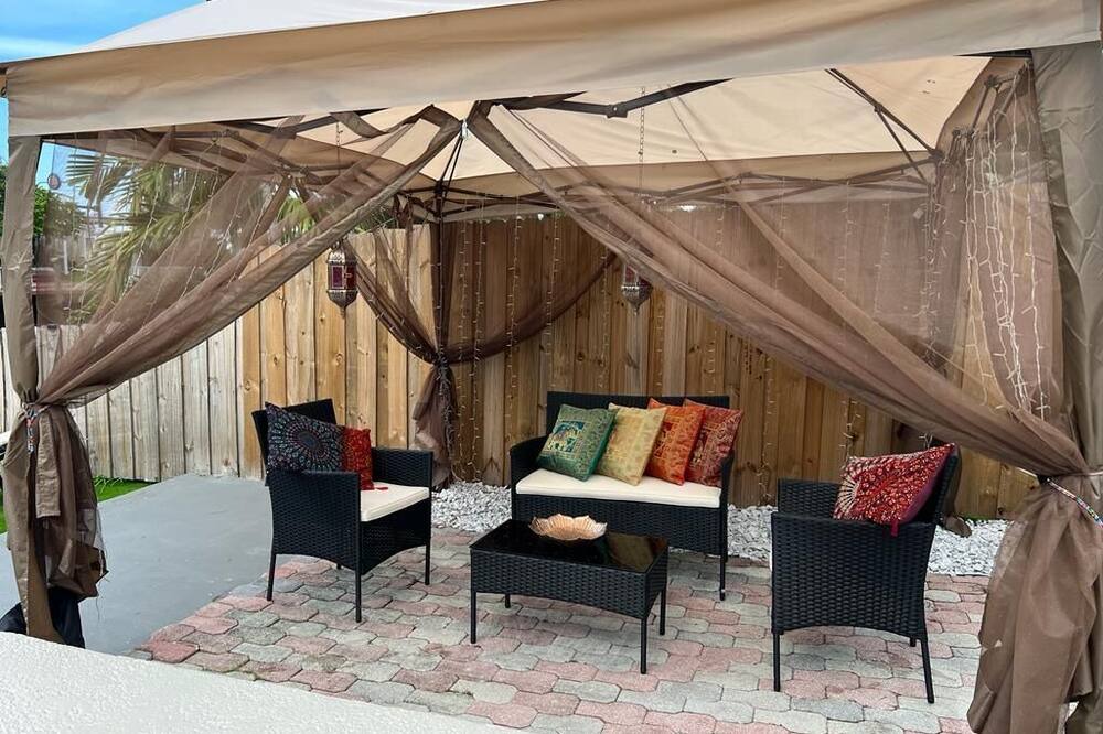 Photo of Bedroom in North Central Hollywood