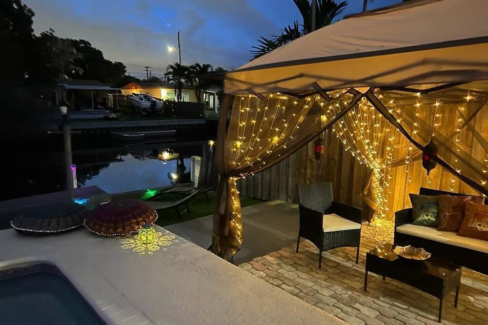 Photo of Outdoor in North Central Hollywood