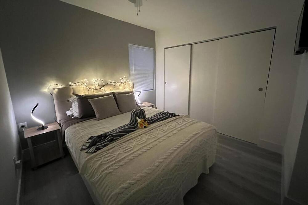 Photo of Bedroom in North Central Hollywood