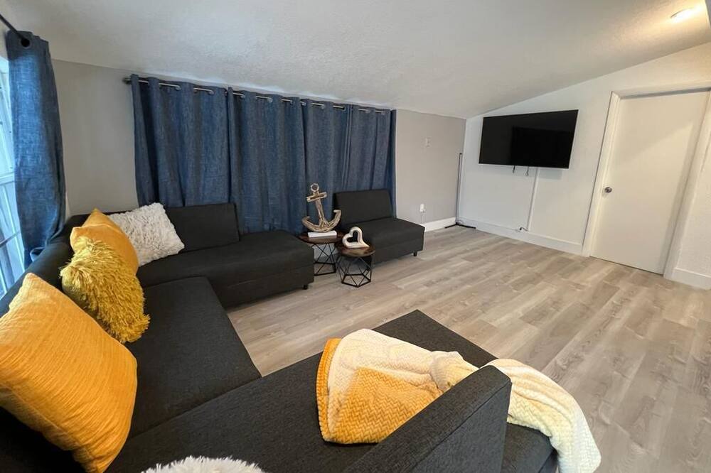 Photo of Livingroom in North Central Hollywood