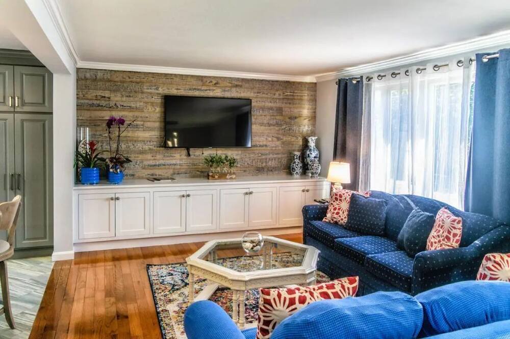 Photo of Livingroom in West Hyannisport
