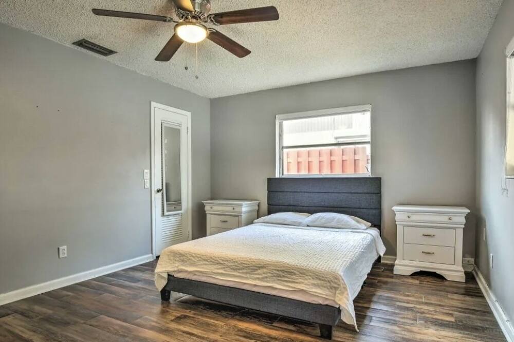 Photo of Bedroom in Pembroke Pines