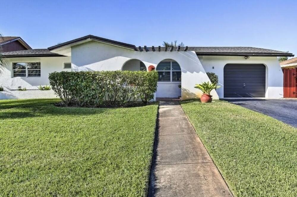Photo of Outdoor in Pembroke Pines