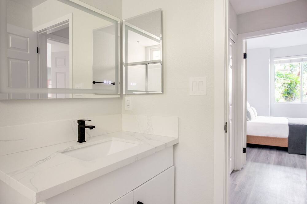 Photo of Bathroom in Mar Vista