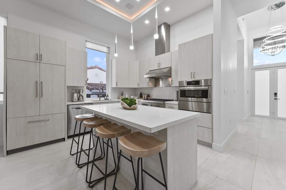 Photo of Kitchen in Hendricks and Venice Isles