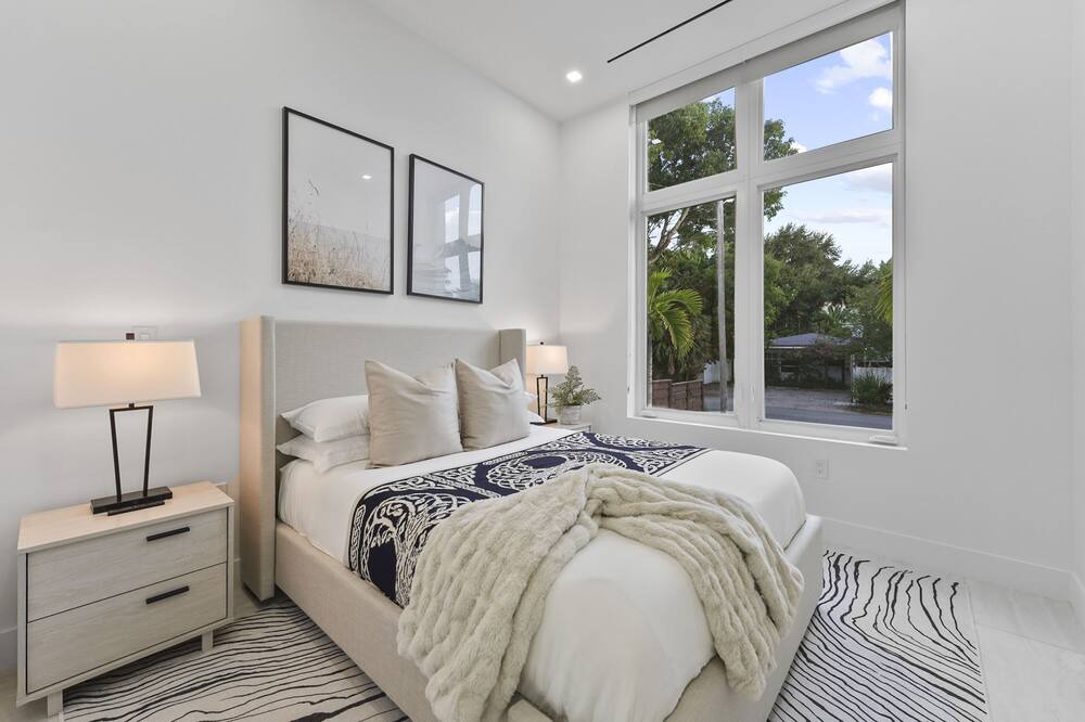 Photo of Bedroom in Hendricks and Venice Isles