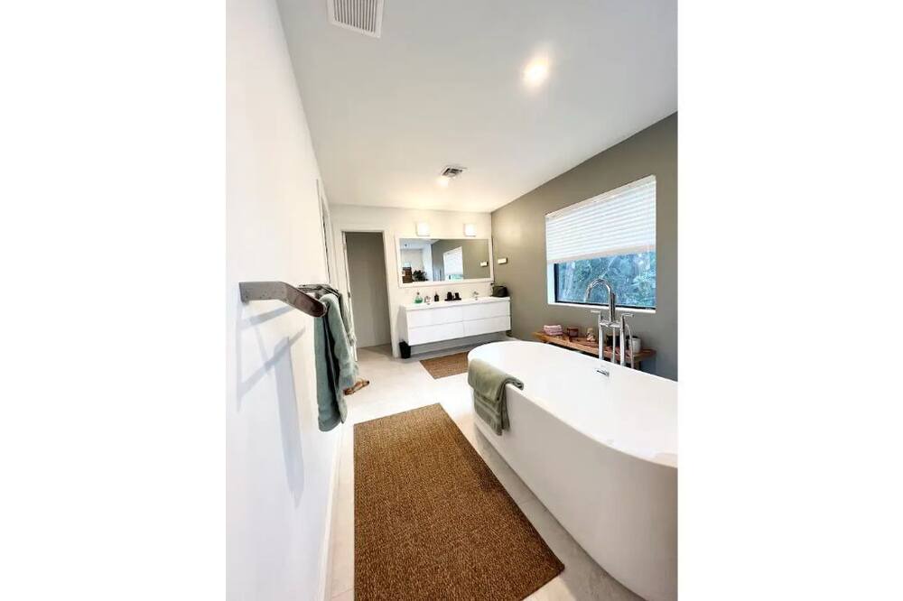 Photo of Bathroom in Edgewood