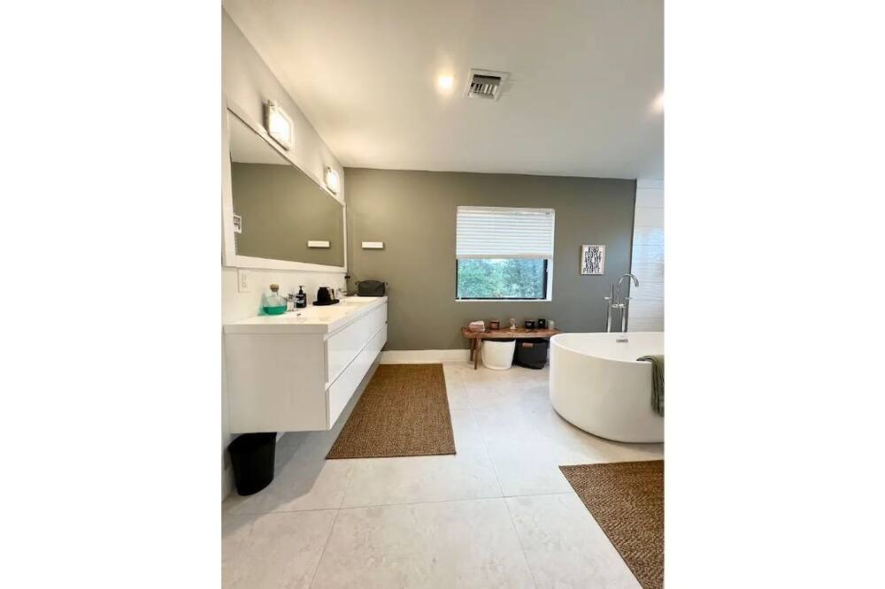 Photo of Bathroom in Edgewood