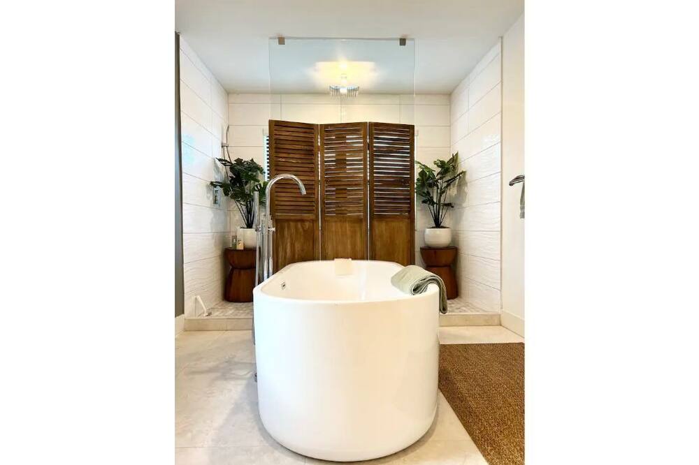 Photo of Bathroom in Edgewood